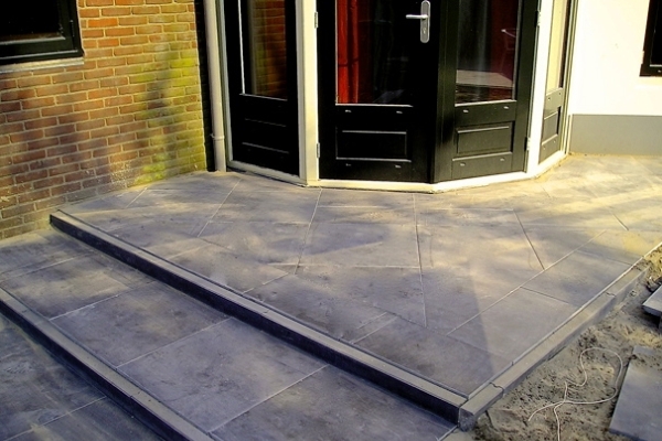 Trap van natuurstenen tegels in Haarlem