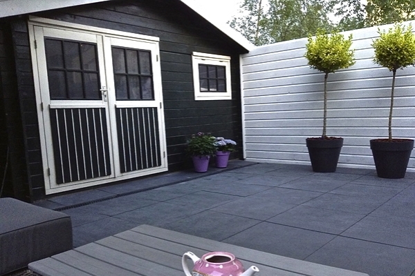 Terras van betonnen 60x60-tegels in Amstelveen