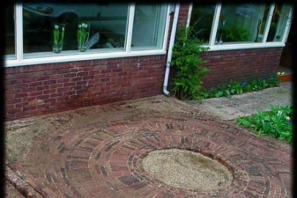 Bestrating van oud gebakken walen in Uitgeest