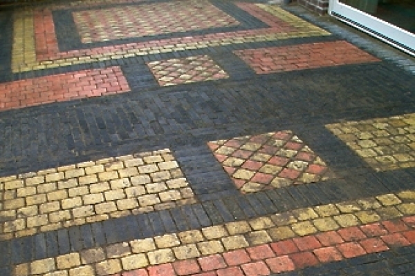 Sierbestrating van koppelstones in IJmuiden