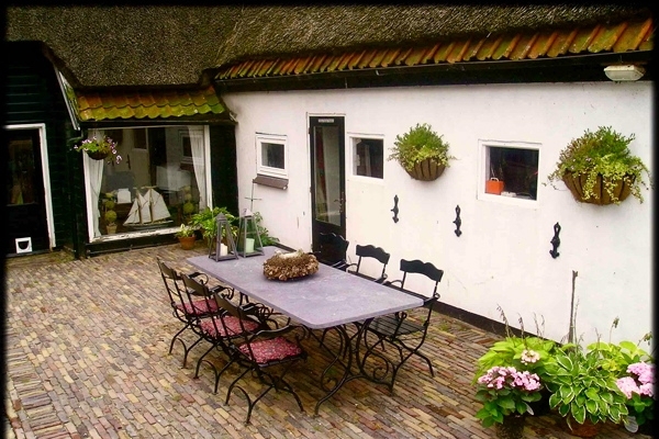 Bestrating van oud gebakken walen in Middenbeemster