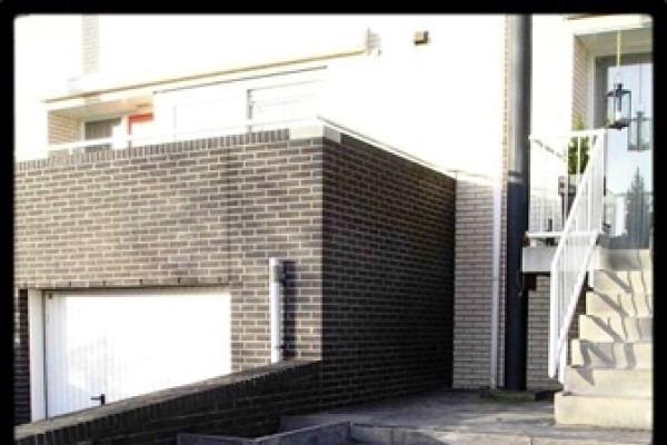 Trap van betonnen 50x50-tegels in Koog Zaandijk